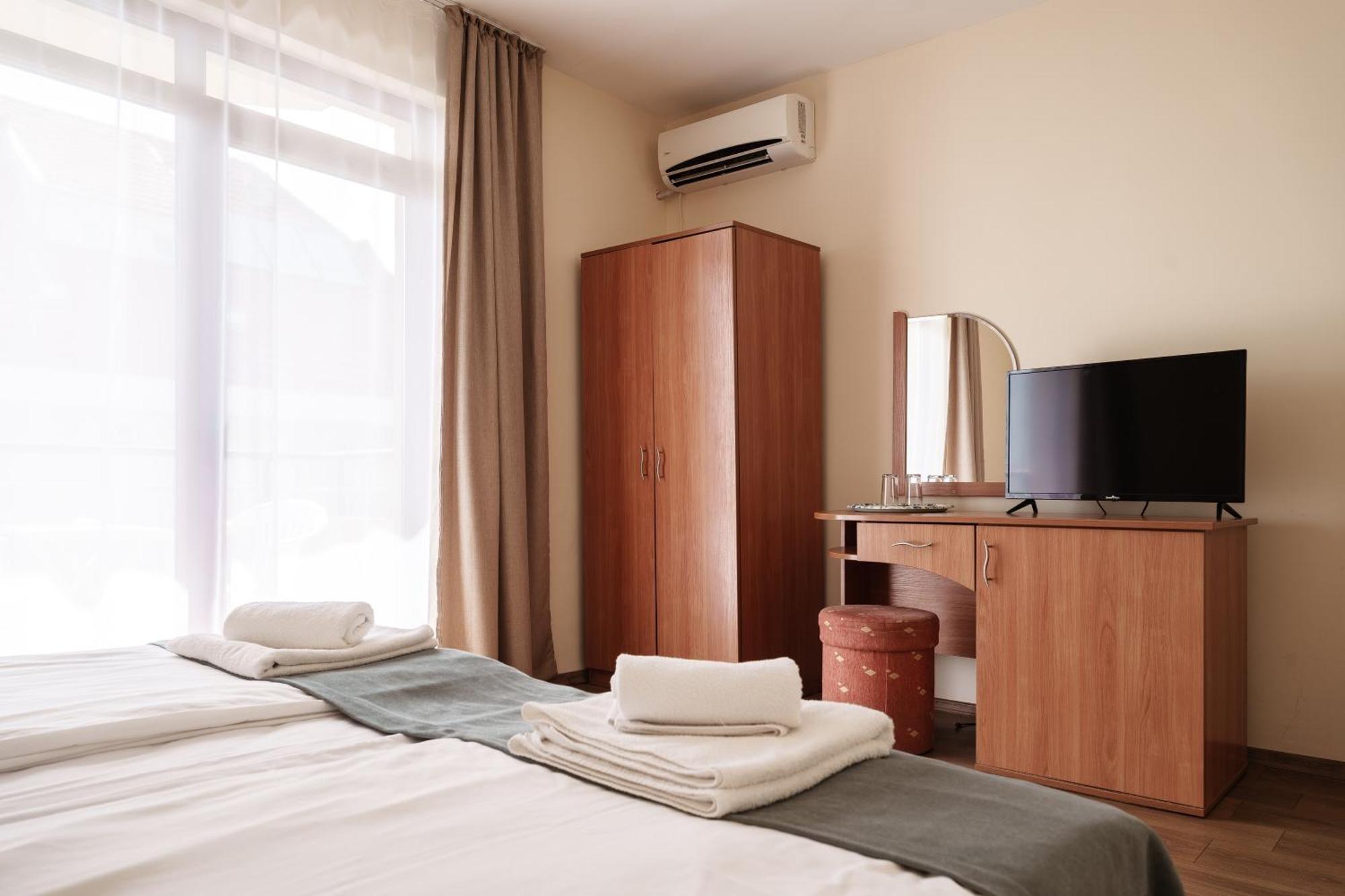 Hotel Milan Приморсько Екстер'єр фото