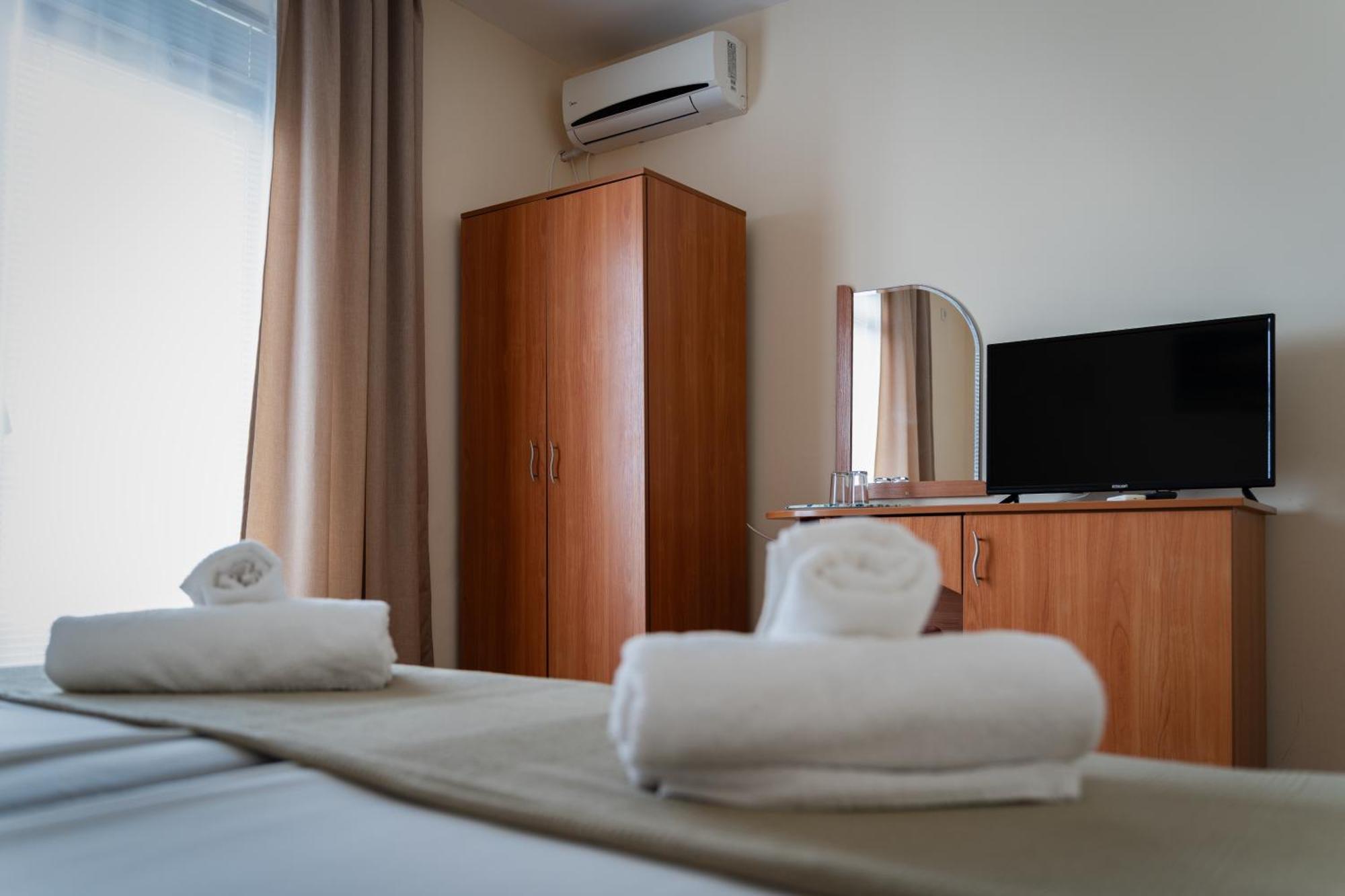 Hotel Milan Приморсько Екстер'єр фото