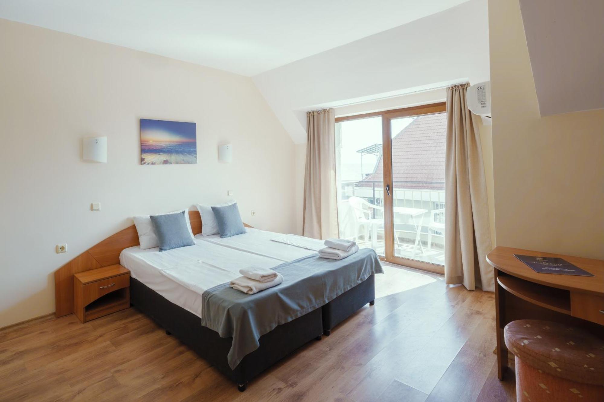 Hotel Milan Приморсько Екстер'єр фото