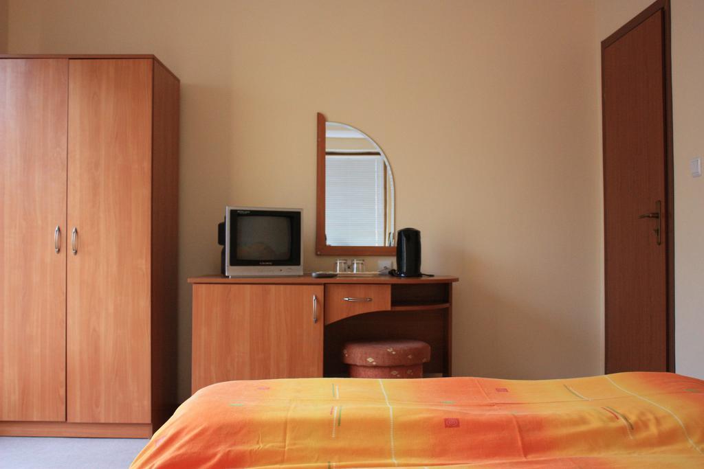 Hotel Milan Приморсько Екстер'єр фото