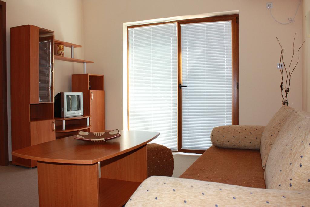 Hotel Milan Приморсько Екстер'єр фото