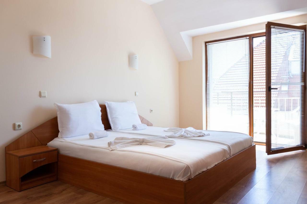 Hotel Milan Приморсько Екстер'єр фото